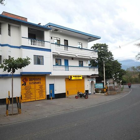 Hospedaje Aquel Almendro Santa Fe de Antioquia Extérieur photo